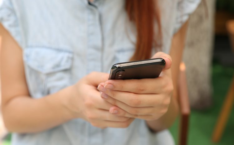 Poradnik Apple: Jak udostępnić hasło Wi-Fi, aby Twoi goście szybciej łączyli się do internetu?